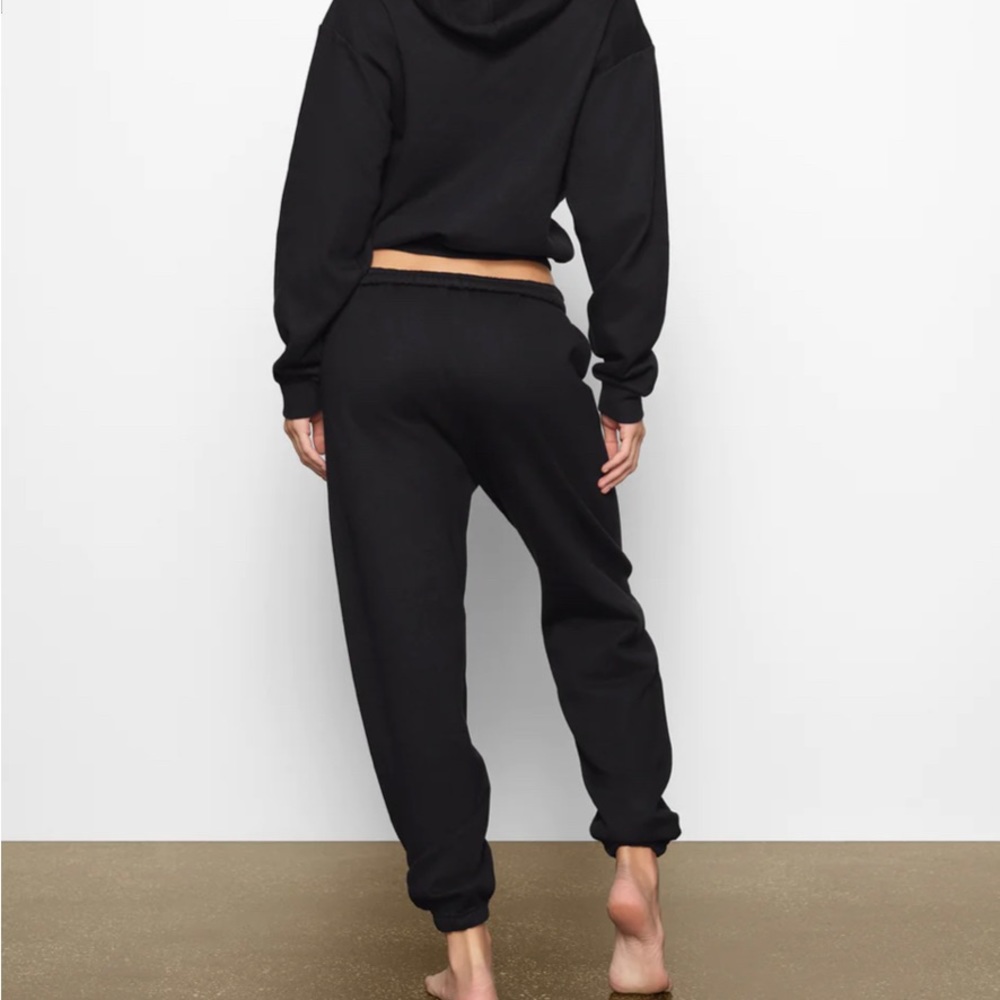 SKIMS jogger in Onyx, XS.